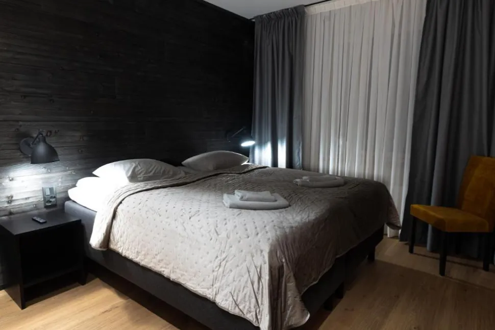 HOTEL PLUS 5-VYÖHYKE PUSSIJOUSITETTU RUNKOPATJASETTI PETAUSPATJALLA