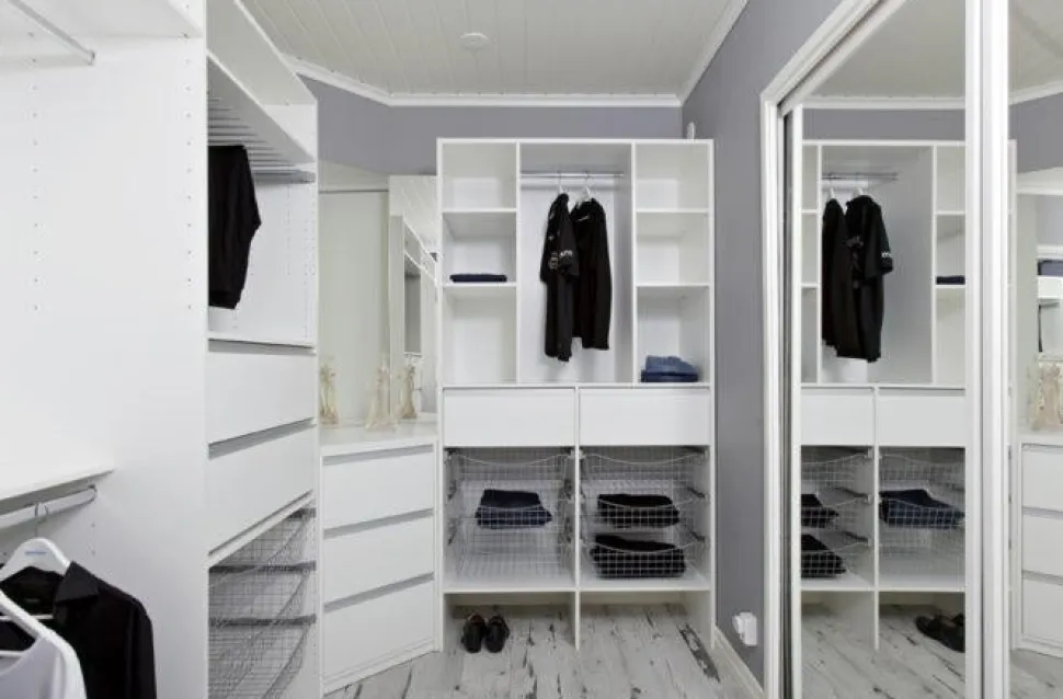 MIRRORLINE MITTATILAUSKOMEROT LIUKUOVILLA, SARANAOVILLA TAI VAATEHUONEEN SÄILYTYSRATKAISUT