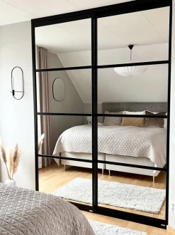 MIRRORLINE MITTATILAUSKOMEROT LIUKUOVILLA, SARANAOVILLA TAI VAATEHUONEEN SÄILYTYSRATKAISUT