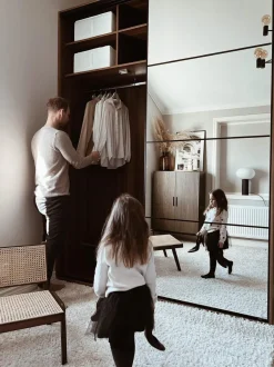 MIRRORLINE MITTATILAUSKOMEROT LIUKUOVILLA, SARANAOVILLA TAI VAATEHUONEEN SÄILYTYSRATKAISUT