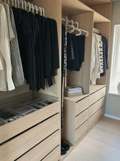 MIRRORLINE MITTATILAUSKOMEROT LIUKUOVILLA, SARANAOVILLA TAI VAATEHUONEEN SÄILYTYSRATKAISUT