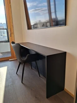 MIST RUOKAPÖYDÄN TUOLI PU-NAHKALLA