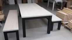 SALLA MASSIIVIKOIVU PÖYTÄ + 2 PENKKIÄ