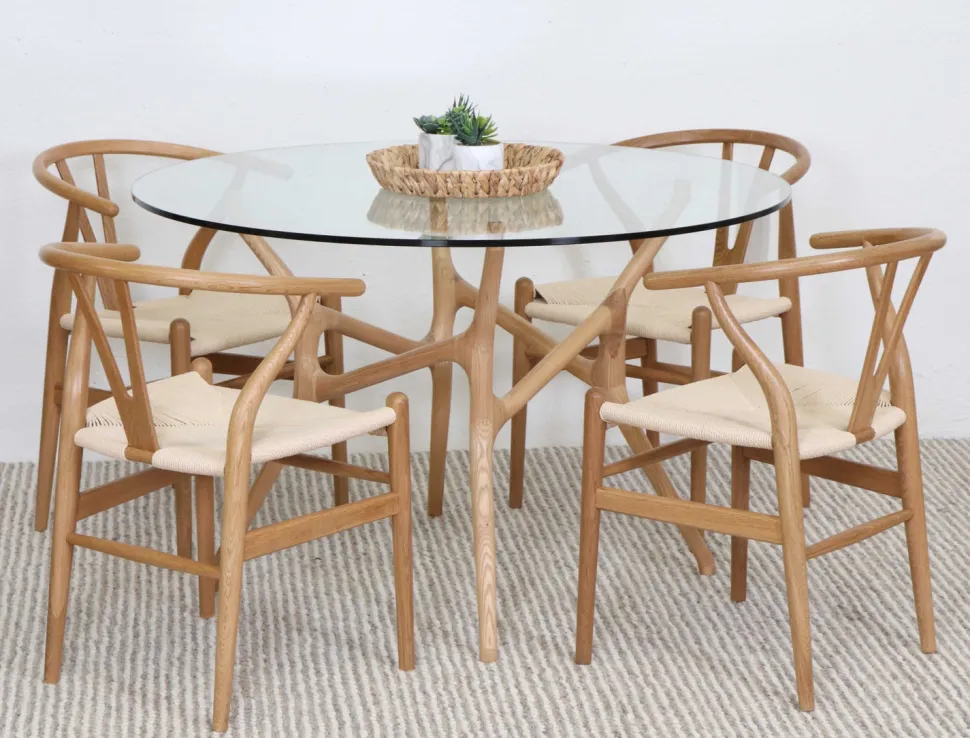 SANTIAGO PYÖREÄ 120 CM DESIGN RUOKAPÖYTÄ LASIKANNELLA + 4 WENDY TAMMITUOLIA