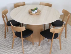 Travertine pyöreä ruokapöytä keramiikkakannella + 6 Austin tammituolia